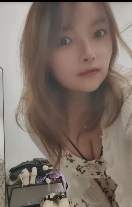 大胸服务妹