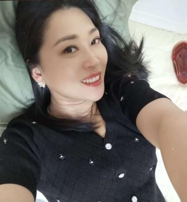 五官端正少妇