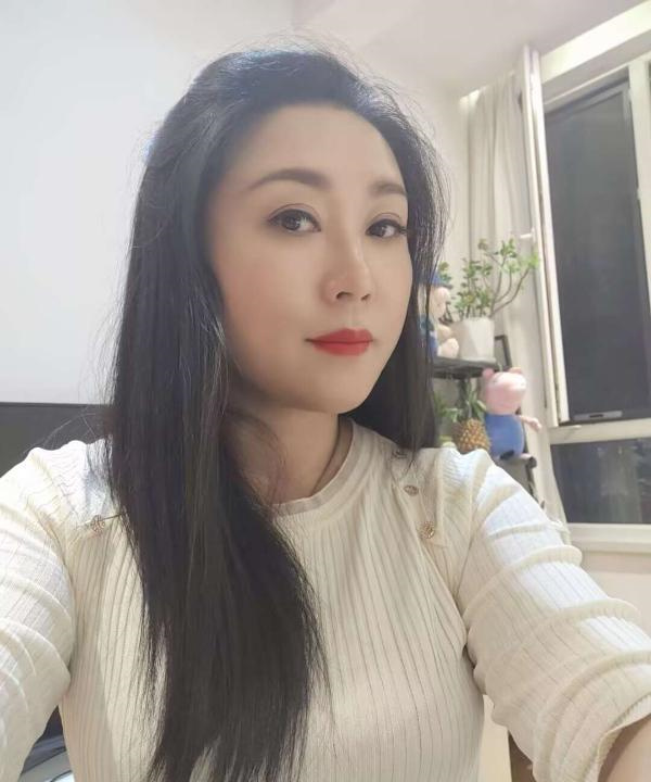五官端正少妇