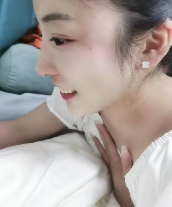 春节在岗肉感美女