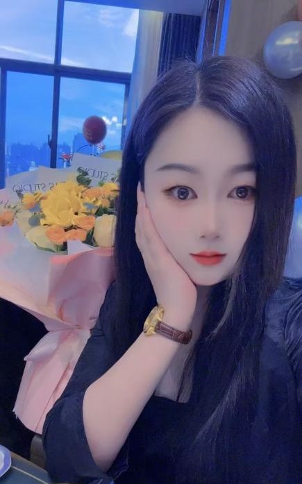 老业务员小姐姐