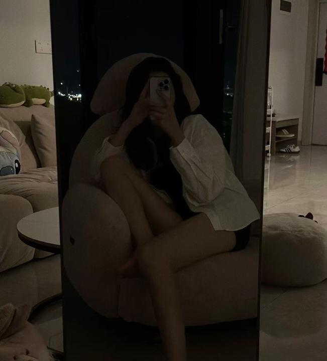 丰满长腿御姐梓琪