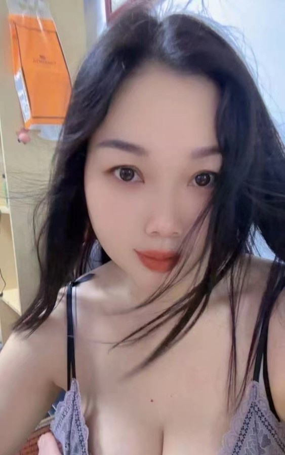 宝安坪洲巨乳肥臀骚妇