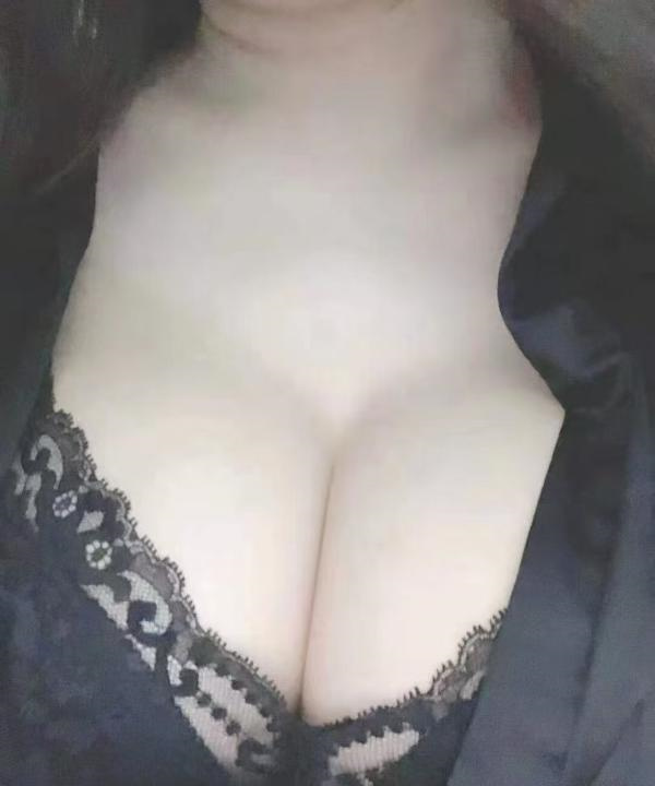 发情丰满肉姊妹