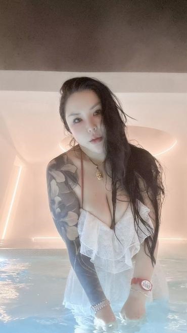 丰满大奶小野猫