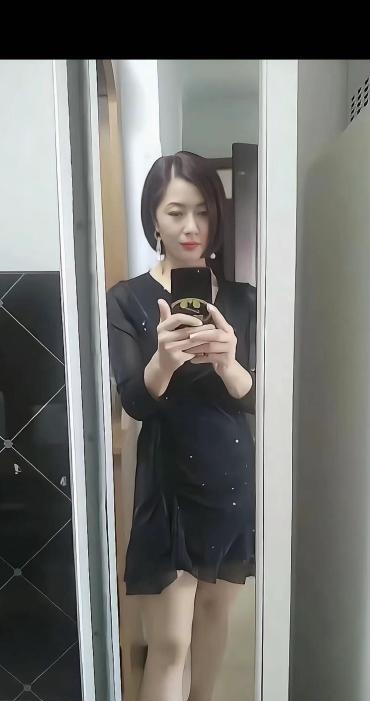 劲松短发骚少妇