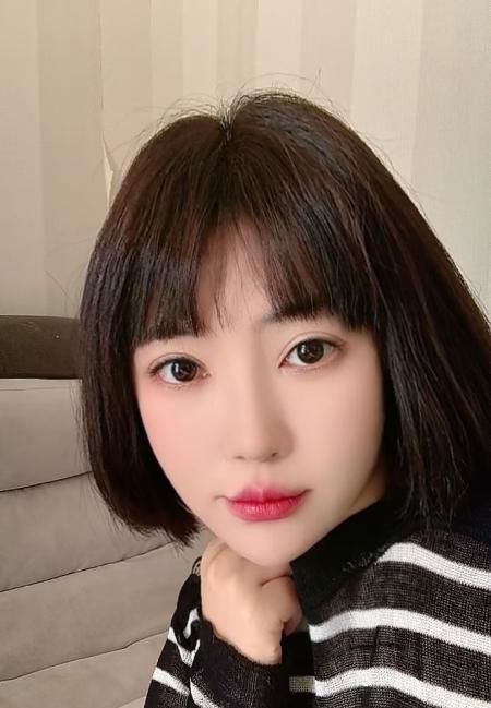开朗短发大妞