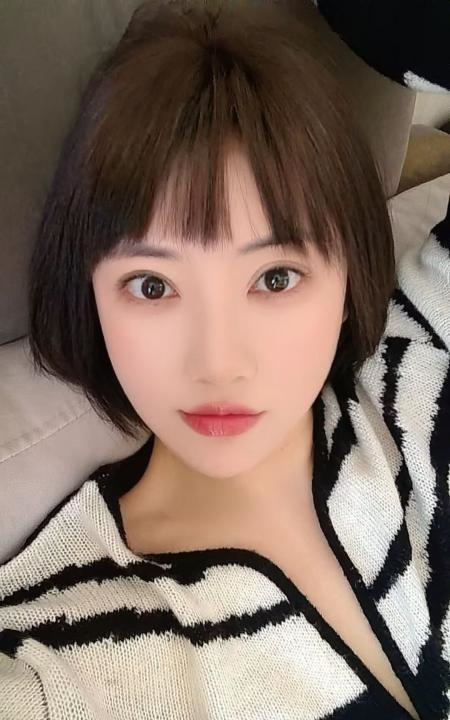 开朗短发大妞