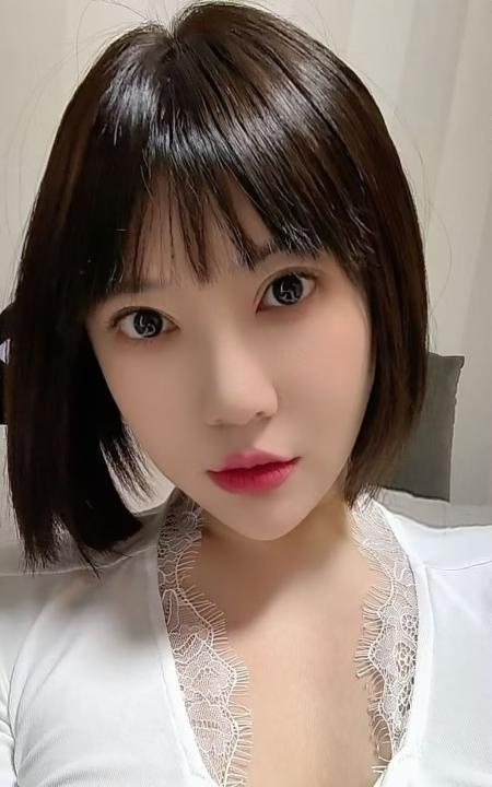 开朗短发大妞