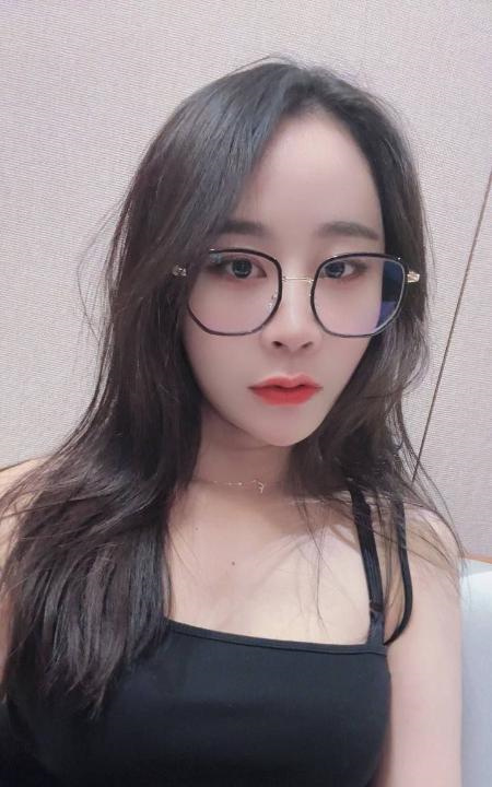 蜀山眼镜妹子