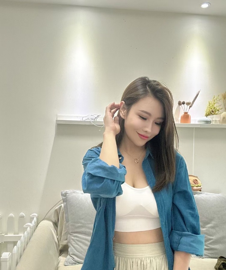 瑜伽老师乐乐