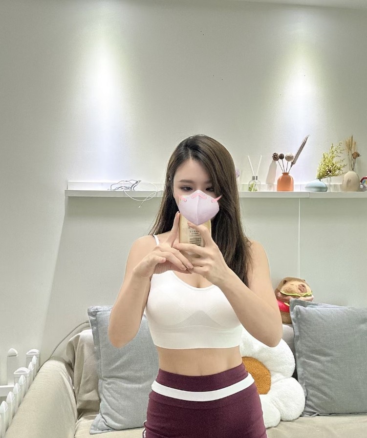 瑜伽老师乐乐