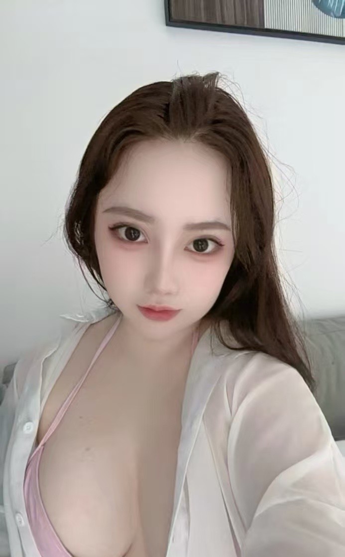 高颜值肤嫩多汁小妹