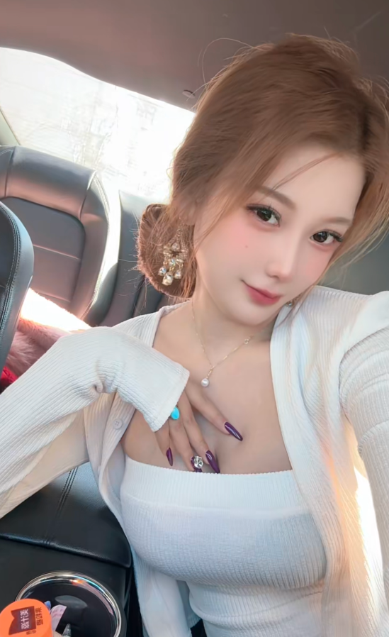 大胸销魂少妇很会诱惑