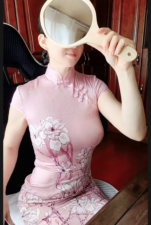 粉嫩健身熟女