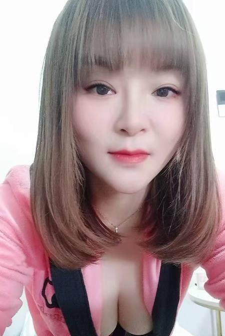 武汉大胸小姐姐