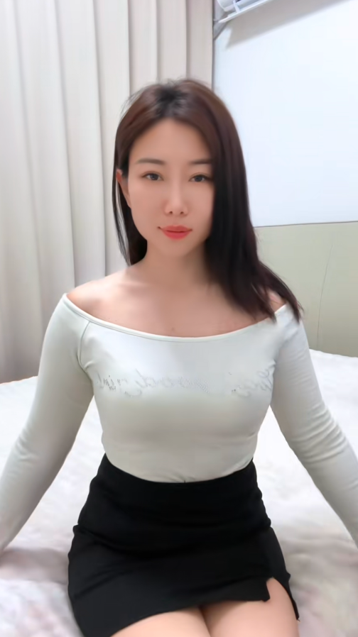 面相很骚的小尺妹子