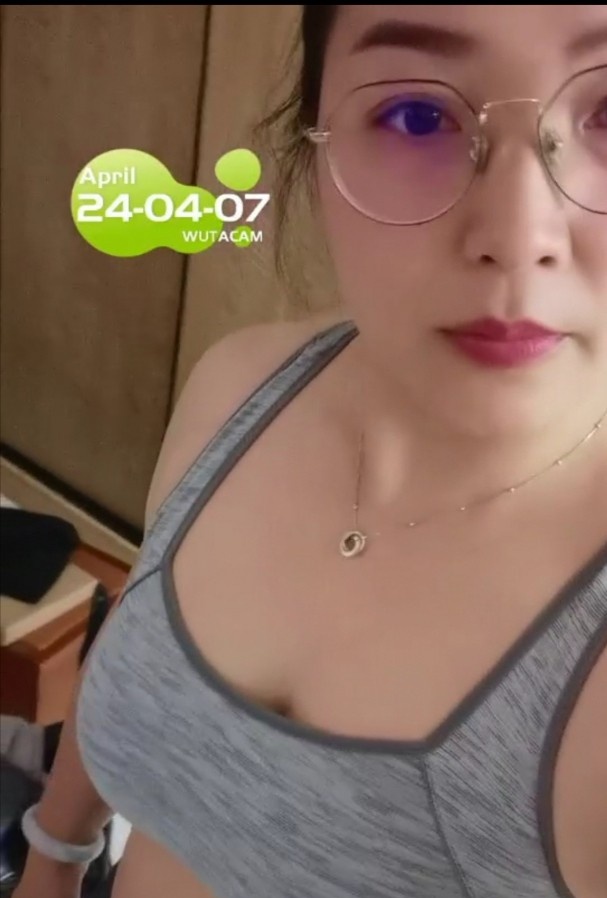 有点高冷的少妇