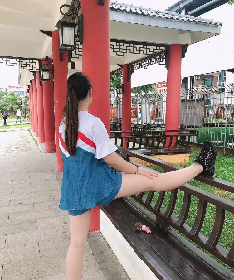 口吹释放的妹子