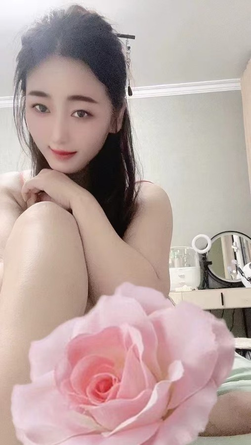 温温柔柔的巨乳小姐姐