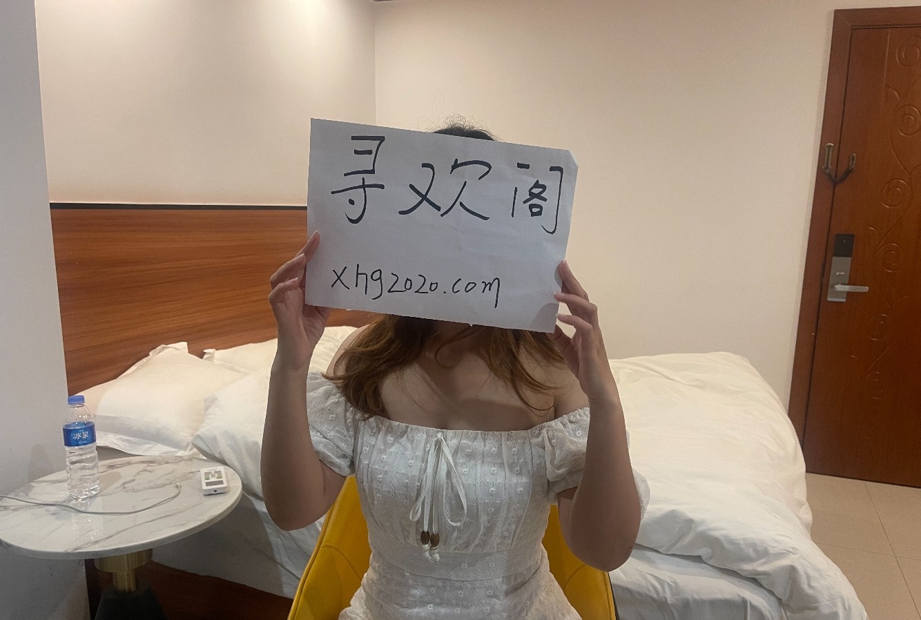 呼市大波肉感骚逼琪琪