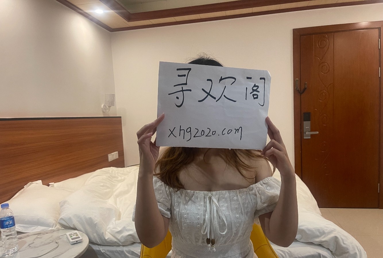 呼市大波肉感骚逼琪琪
