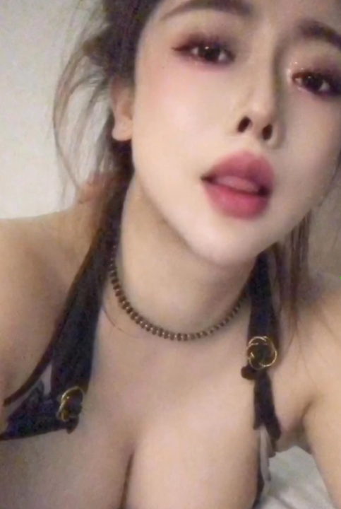 罗湖妩媚风韵静宝