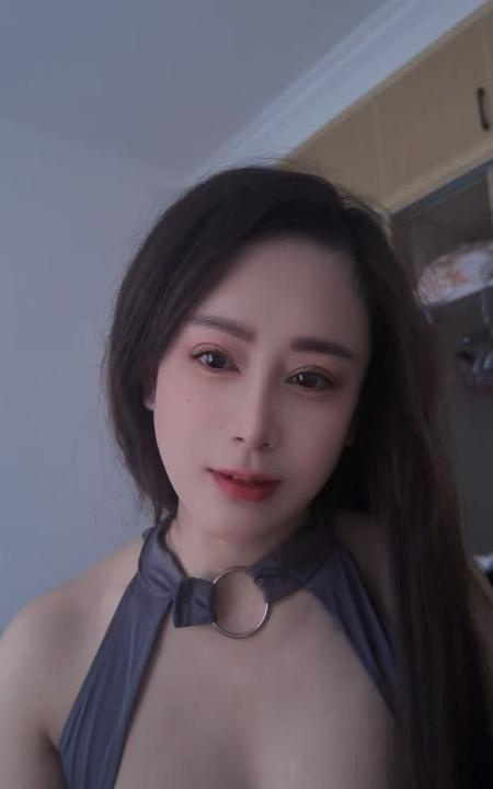 东站娇小巨乳彤彤