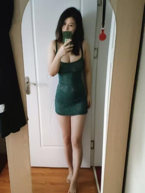 长腿大奶牛少妇