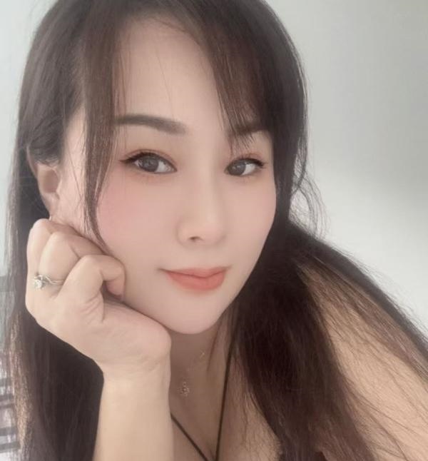 一碰就出水的少妇
