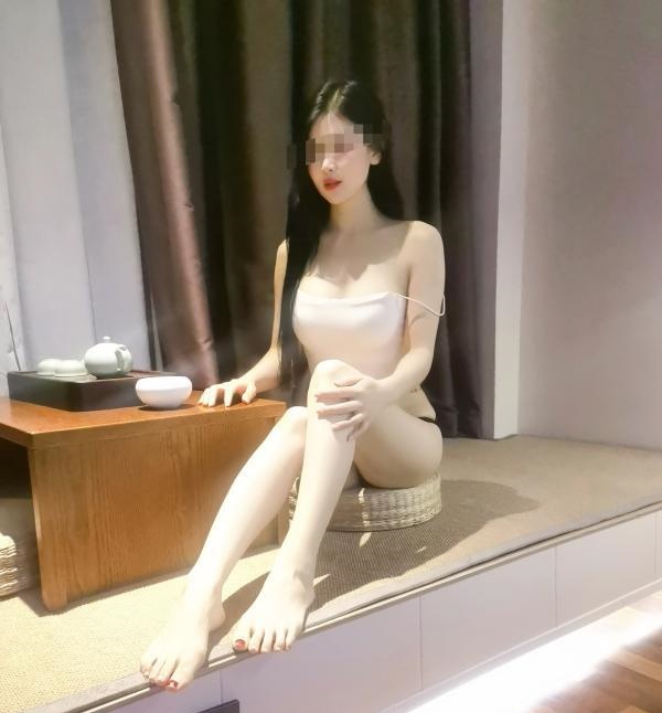 皮肤身材好的美女姐姐