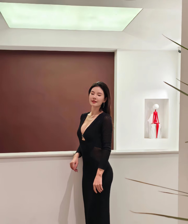 宝安高挑大熊服务女友