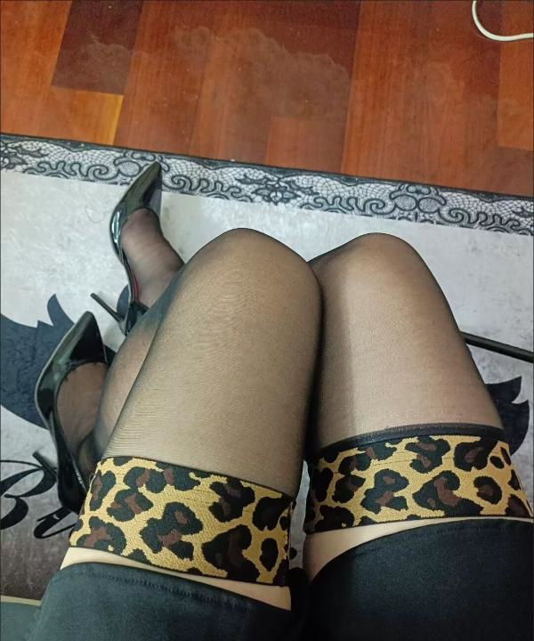 胡家园黑丝熟女