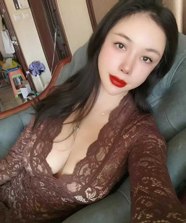爱被舔被插的骚少妇