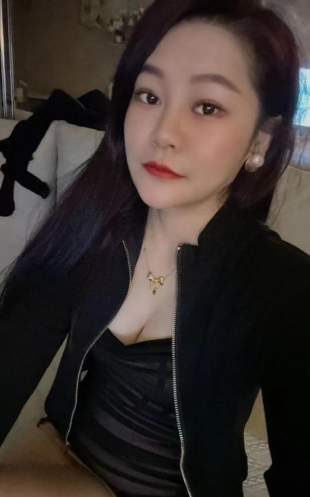 白哲性感小骚妇