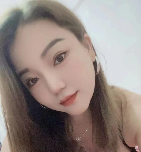 宝安翘臀少妇