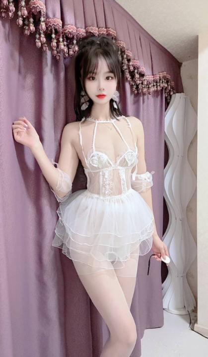 肤白貌美大奶骚逼