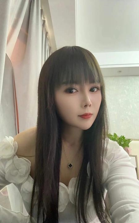 张府园苗条小少妇