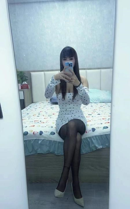 张府园苗条小少妇
