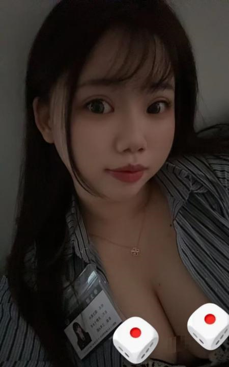 丰满D杯大胸含烟