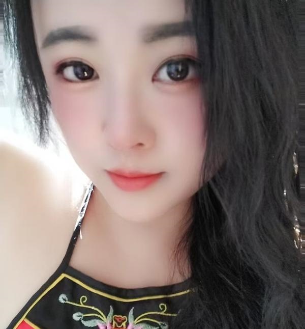 苗族娇小可人妹妹