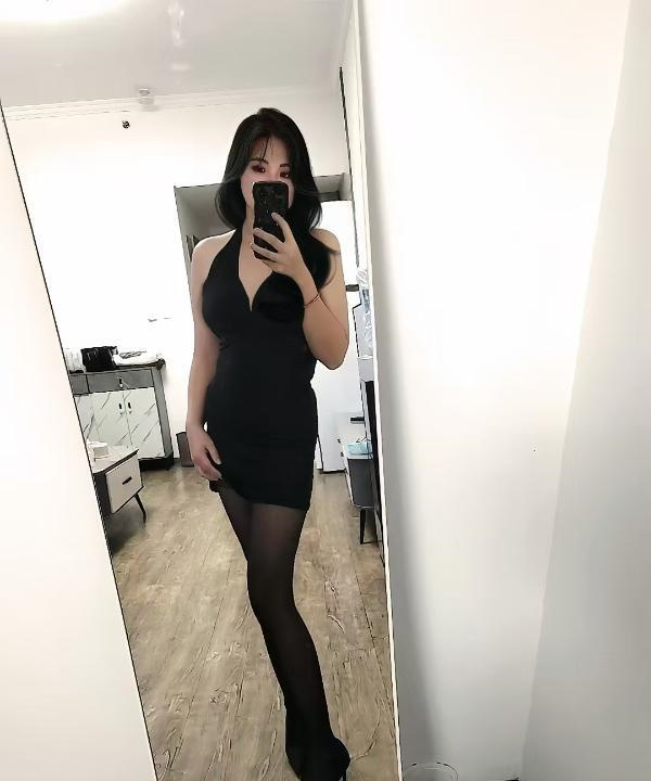苗族娇小可人妹妹