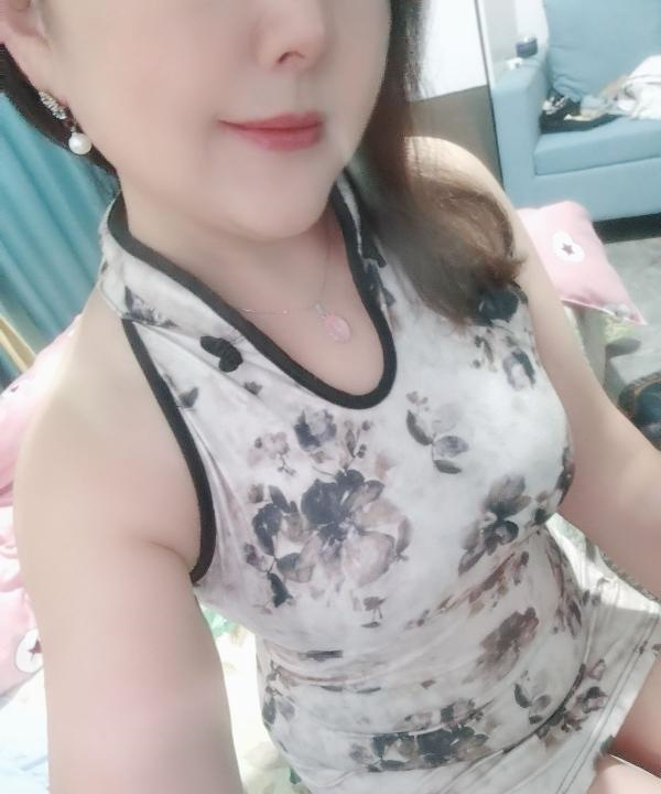 湖塘温柔活好少妇