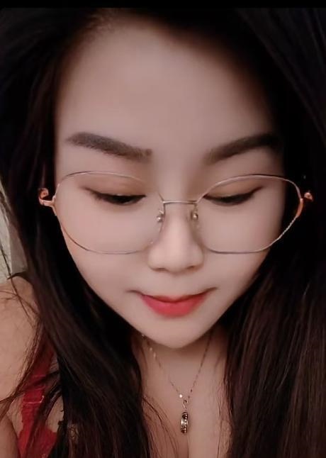 丰满性感风骚姐姐