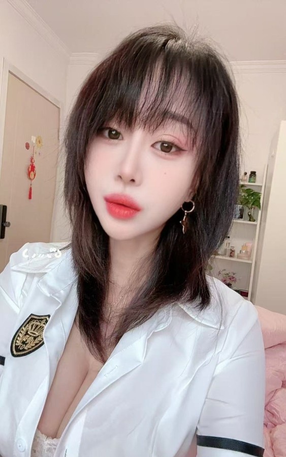 鼓楼大奶妹子