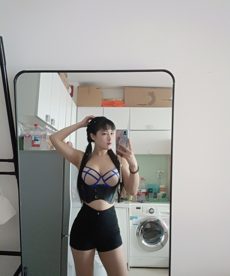 巨爽巨满足的大妹