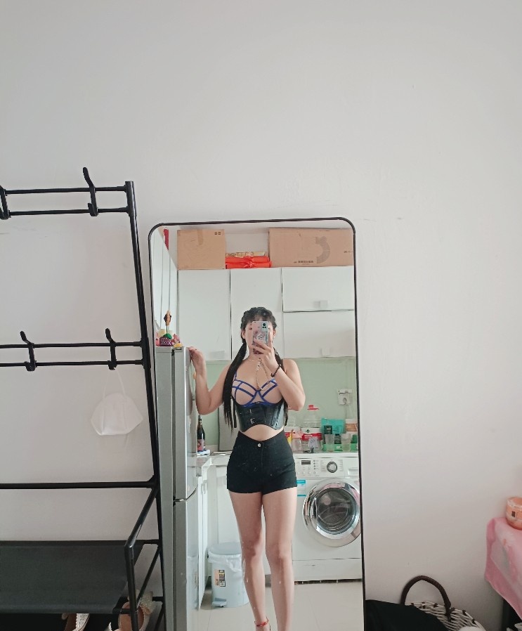 巨爽巨满足的大妹