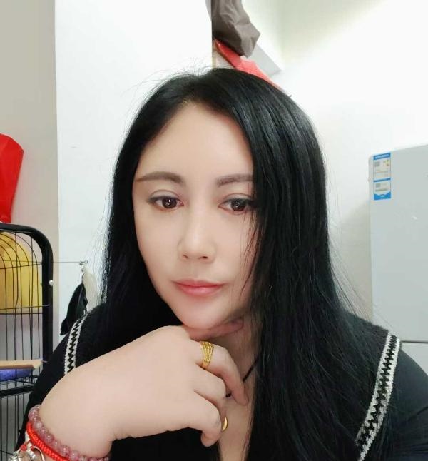 可可爱爱的熟女姐姐