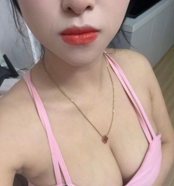 宝龙黑丝情趣小姐姐