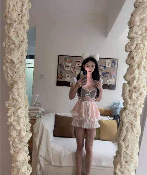 颜值系清纯邻家女孩